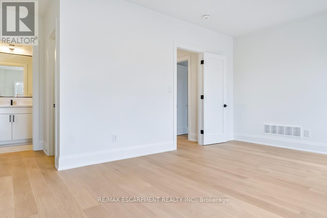 2354 Eighth Line, Oakville, Ontario  L6H 7E6 - Photo 43 - W12905772