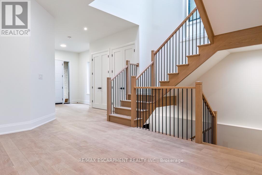 2354 Eighth Line, Oakville, Ontario  L6H 7E6 - Photo 5 - W12905772