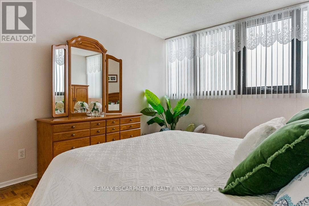 1905 - 1333 Bloor Street, Mississauga, Ontario  L4Y 3T6 - Photo 18 - W12950562