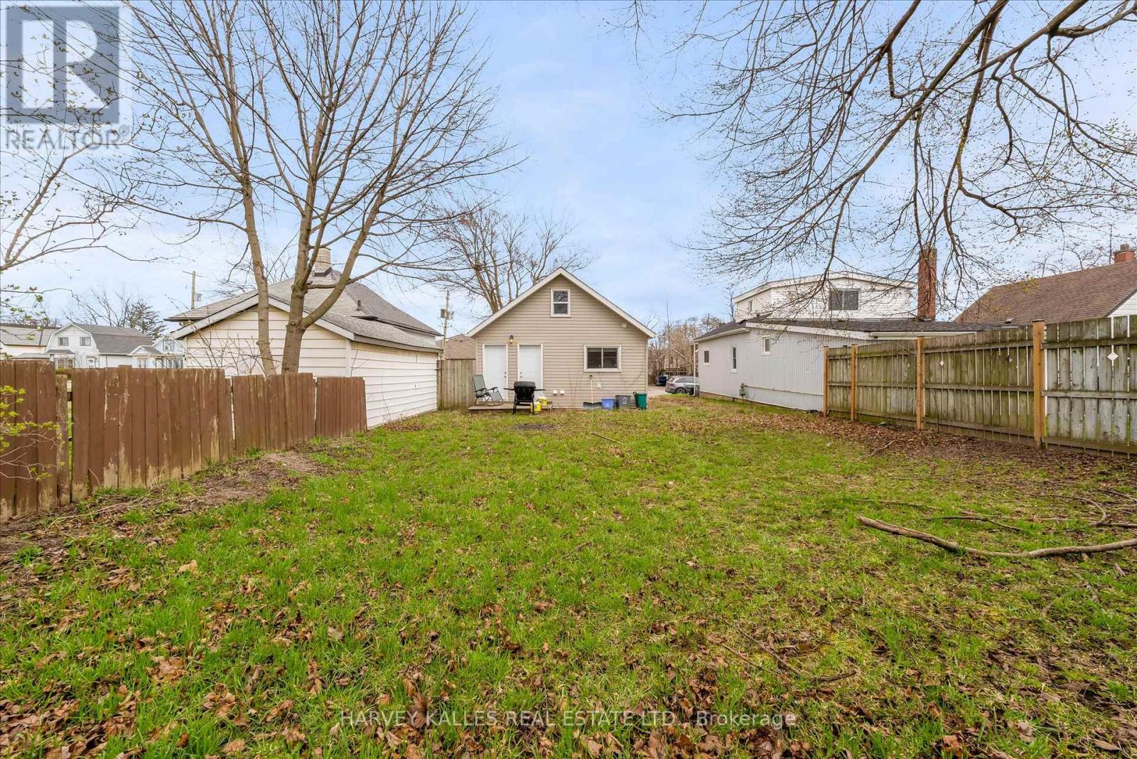 105 Ormond Street N, Thorold, Ontario  L2V 1Z3 - Photo 4 - X12998986