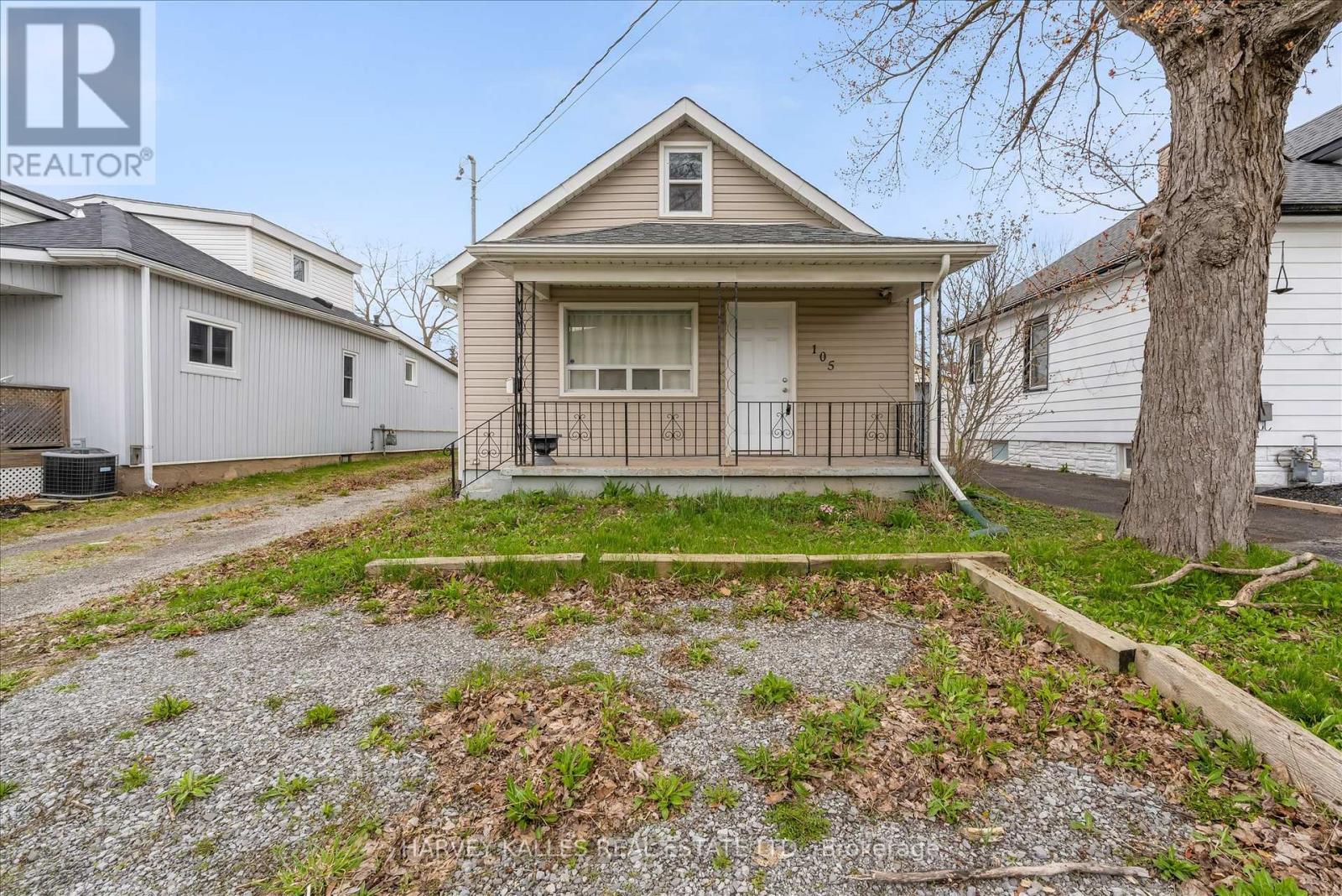 105 Ormond Street N, Thorold, Ontario  L2V 1Z3 - Photo 2 - X12998986