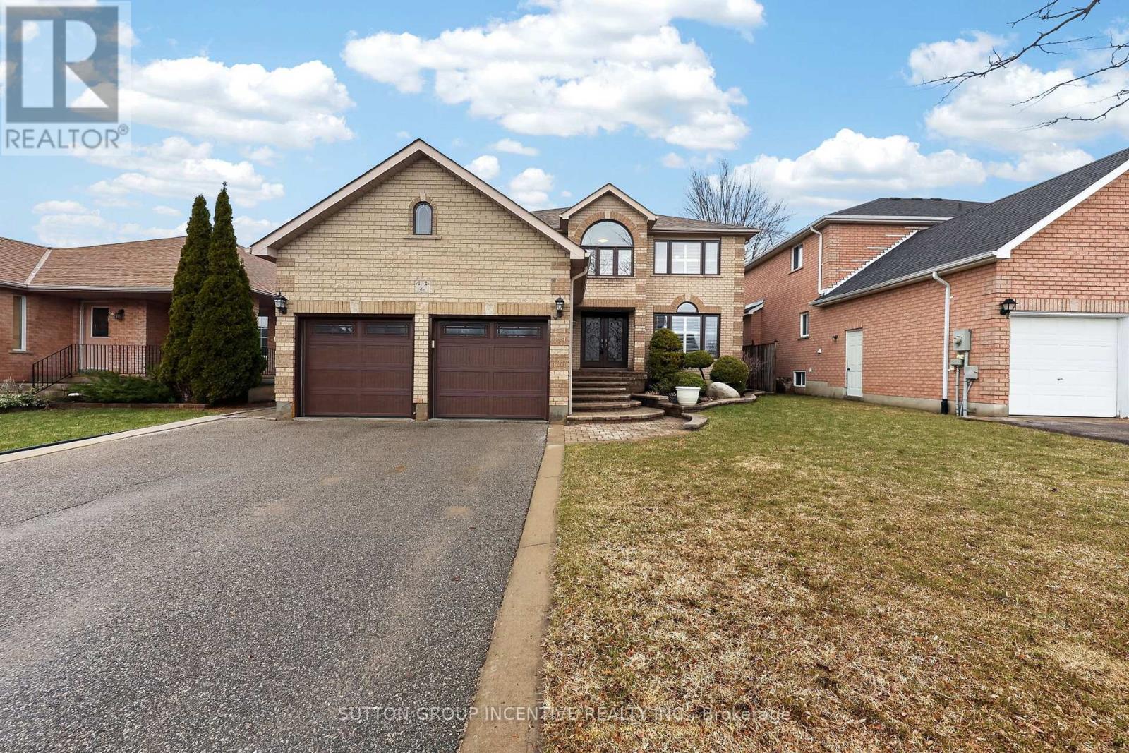 4 CHANTAL STREET, Barrie, Ontario