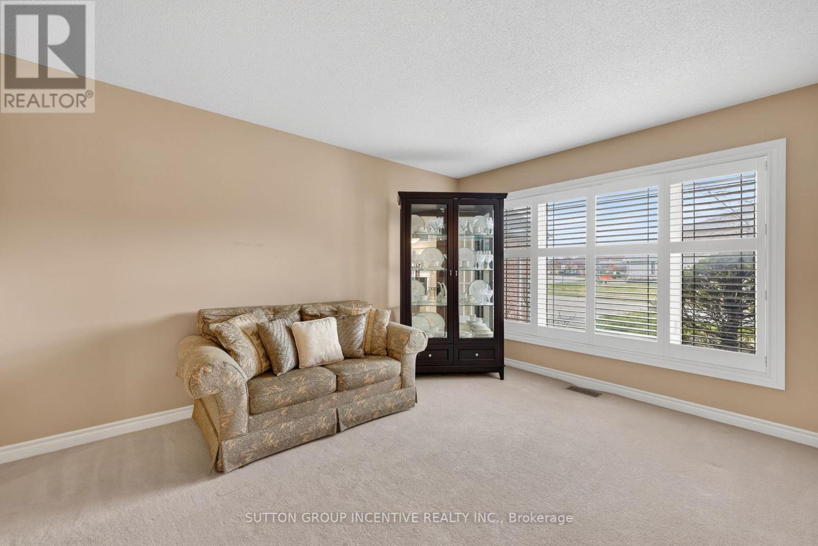 4 Chantal Street, Barrie, Ontario  L4N 9S4 - Photo 6 - S12999004