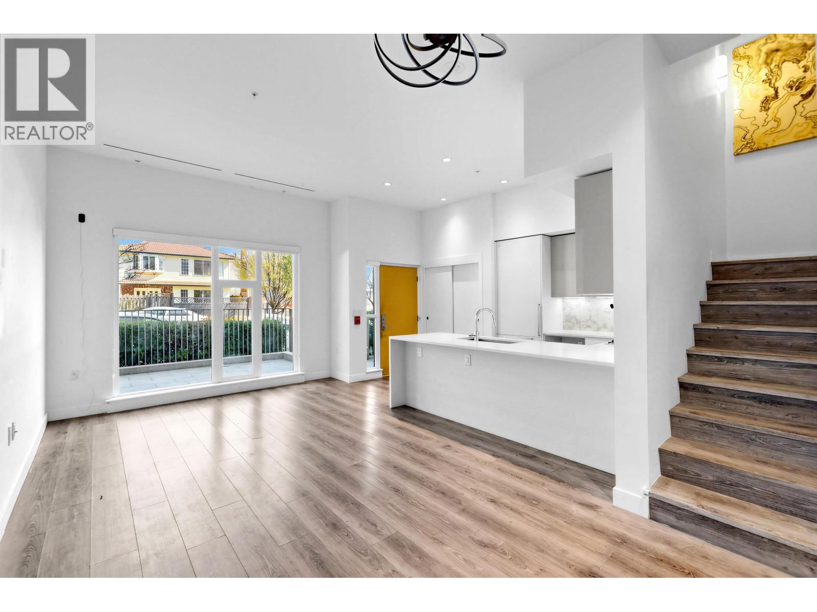 8111 Chester Street, Vancouver, British Columbia  V5X 0J9 - Photo 4 - R3111589