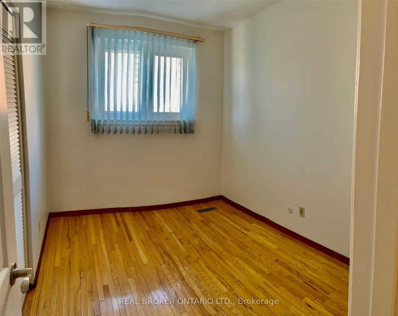 3364 Cedar Creek Drive, Mississauga, Ontario L4Y 2Y1 - Photo 12 - W12999012