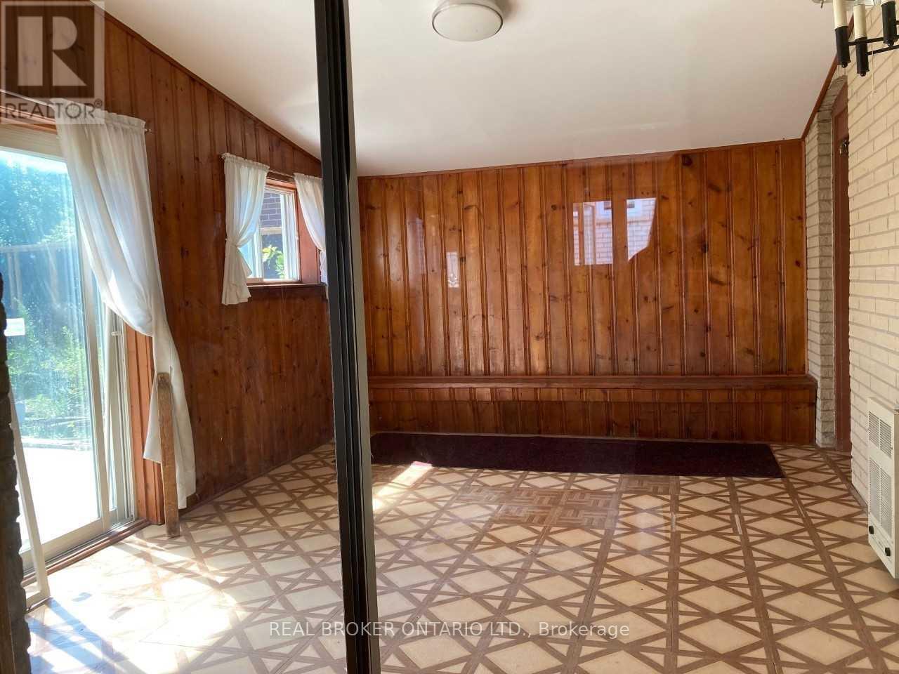 3364 Cedar Creek Drive, Mississauga, Ontario L4Y 2Y1 - Photo 7 - W12999012