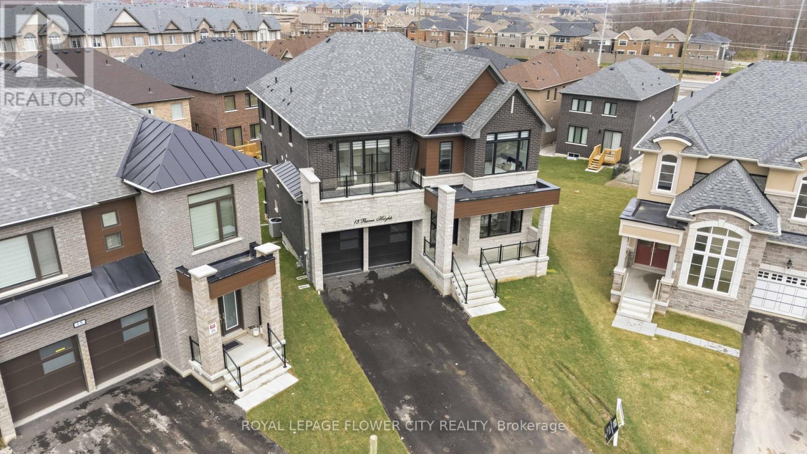 13 Pearen Heights, Caledon, Ontario L7C 4N4 - Photo 4 - W12999014