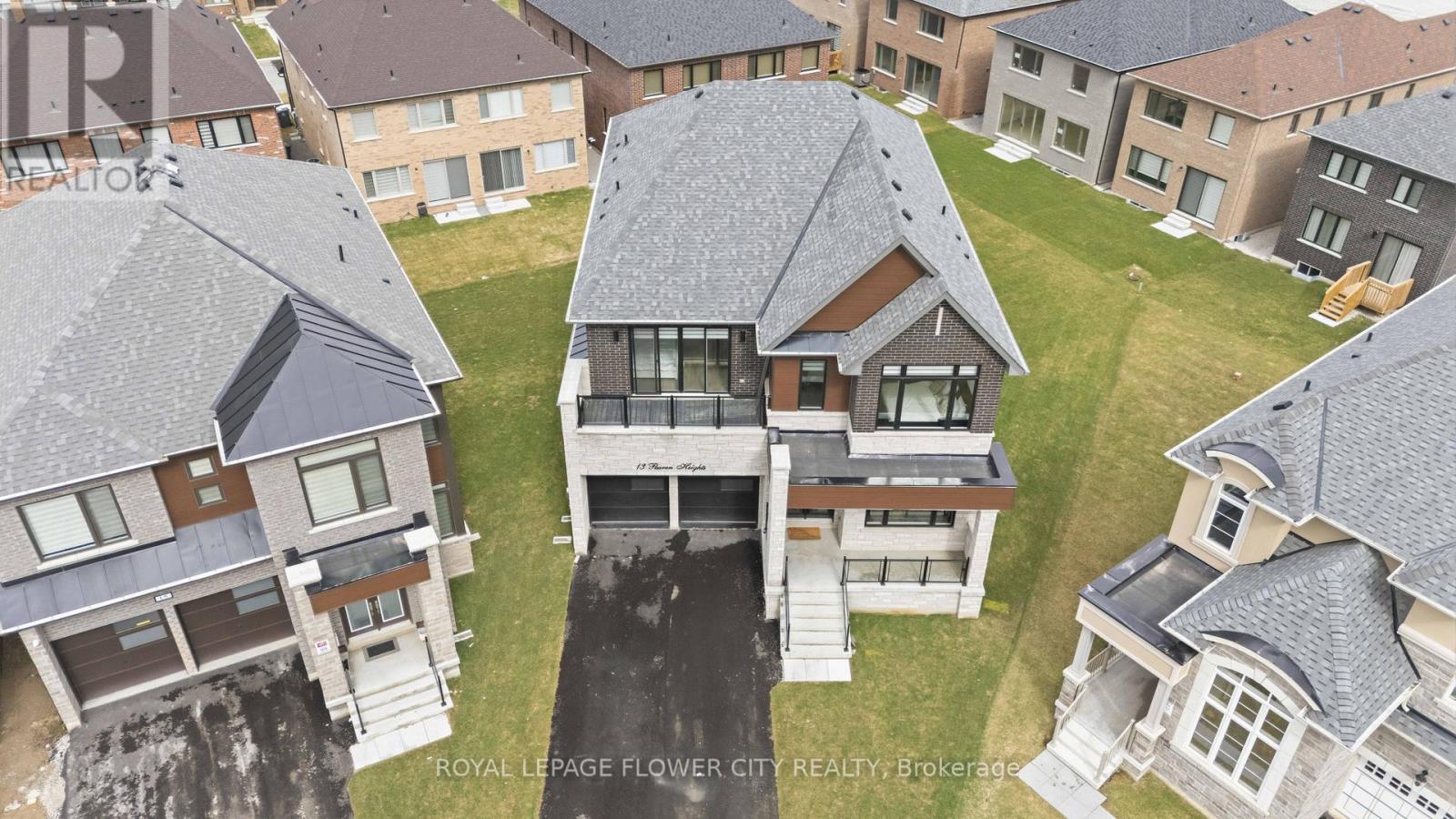 13 Pearen Heights, Caledon, Ontario L7C 4N4 - Photo 5 - W12999014