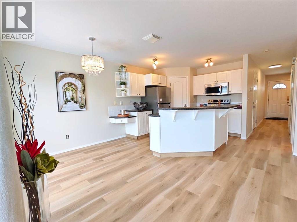 22 Arthur Close, Red Deer, Alberta  T4R 3M6 - Photo 5 - A2300341