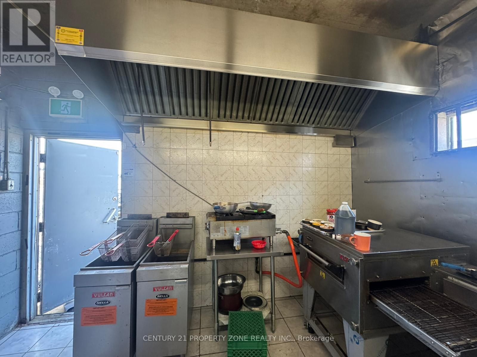 25 Robinson Street, Norfolk, Ontario  N3Y 1W3 - Photo 4 - X12999000