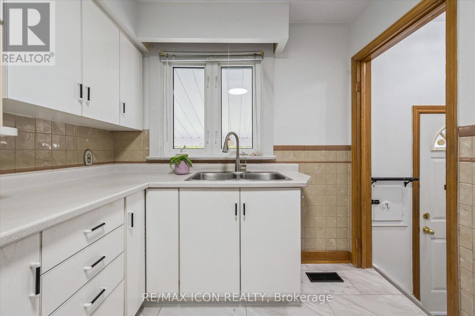 543 Philip Crescent, Waterloo, Ontario  N3H 2R4 - Photo 16 - X12999002