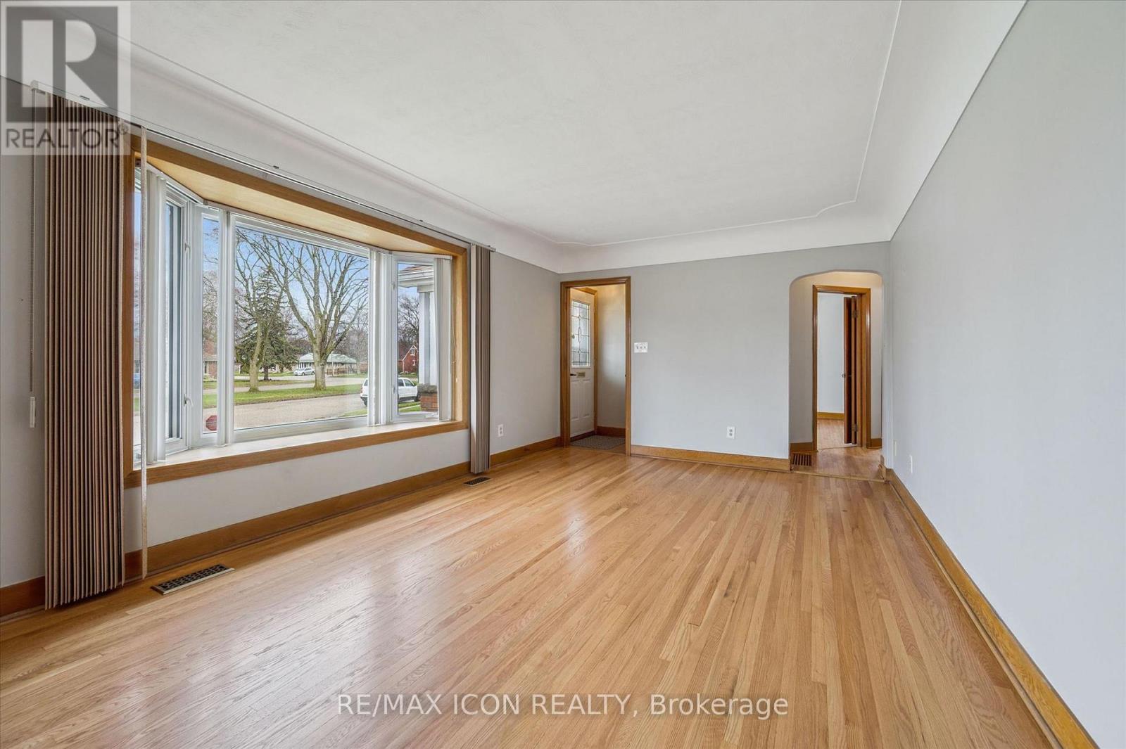 543 Philip Crescent, Waterloo, Ontario  N3H 2R4 - Photo 6 - X12999002