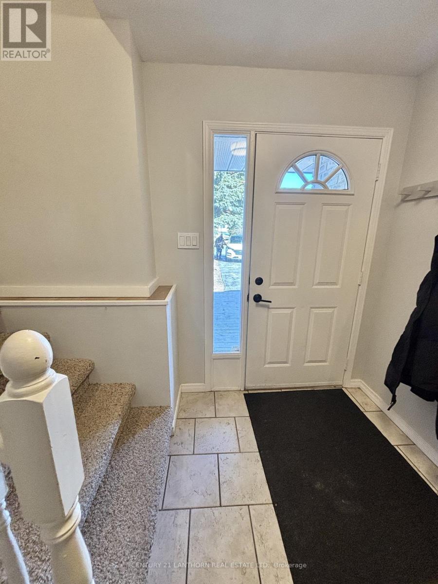 Lower - 3 1st Avenue, Prince Edward County, Ontario  K0K 3L0 - Photo 6 - X12935760