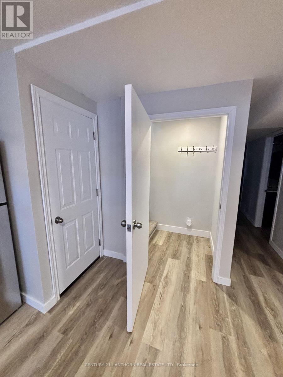 Lower - 3 1st Avenue, Prince Edward County, Ontario  K0K 3L0 - Photo 7 - X12935760