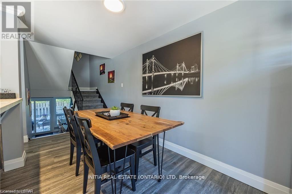 28 Chiddington Gate S, London South, Ontario  N6C 4Y3 - Photo 4 - X12999040