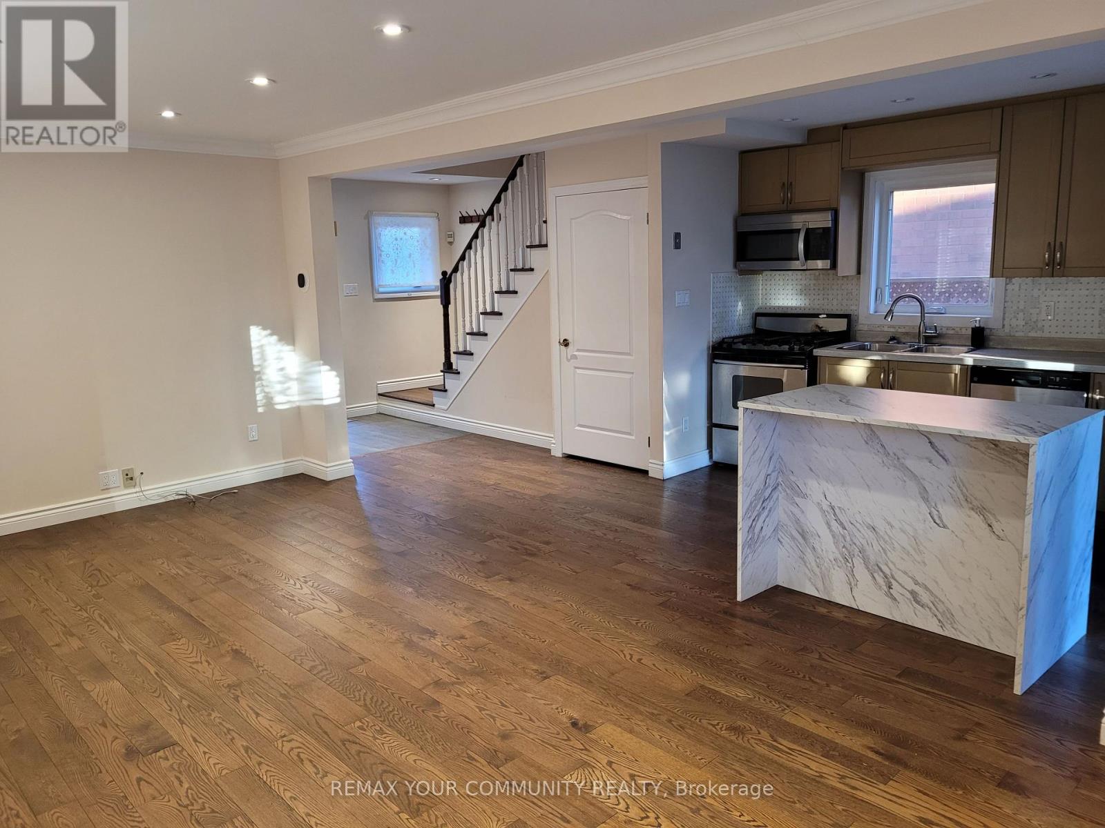 81 Waterfall Road, Vaughan, Ontario  L4L 5B3 - Photo 4 - N12946542