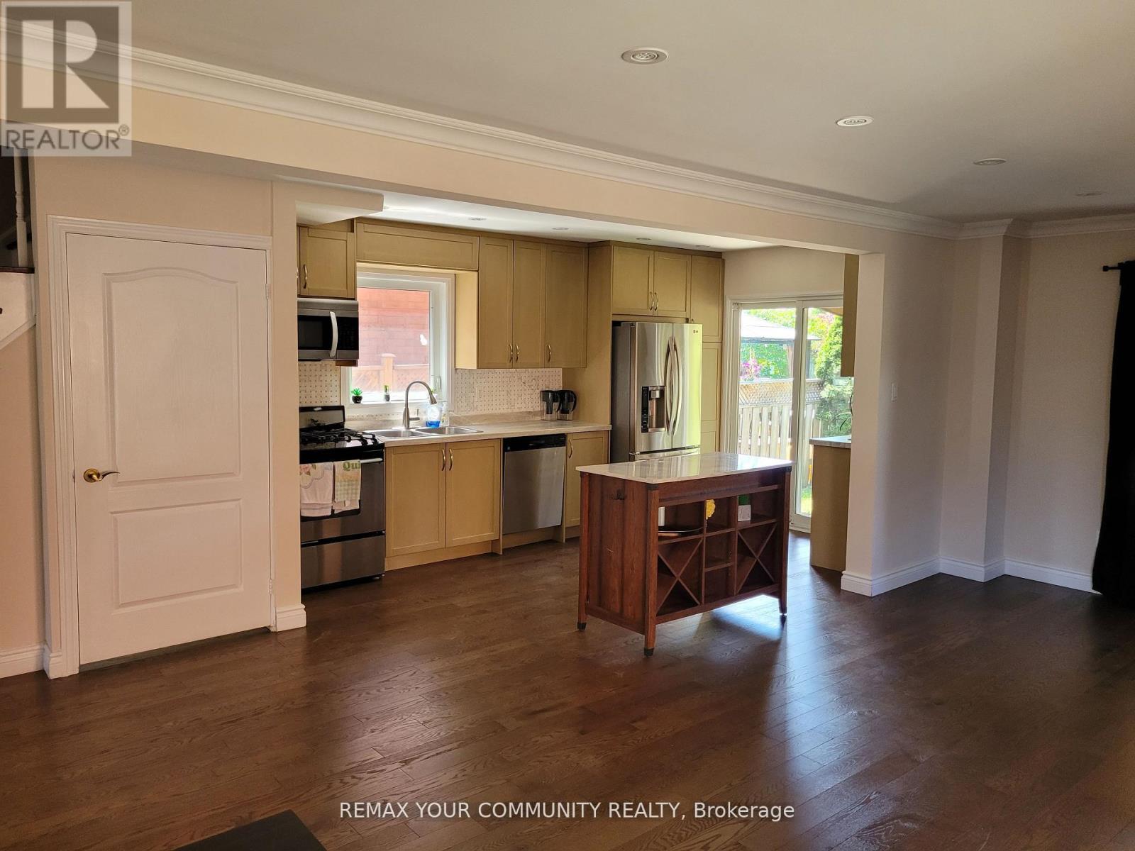 81 Waterfall Road, Vaughan, Ontario  L4L 5B3 - Photo 3 - N12946542