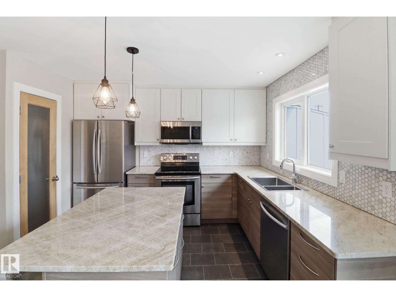 9023 95 St Nw, Edmonton, Alberta  T6C 3W7 - Photo 5 - E4482259