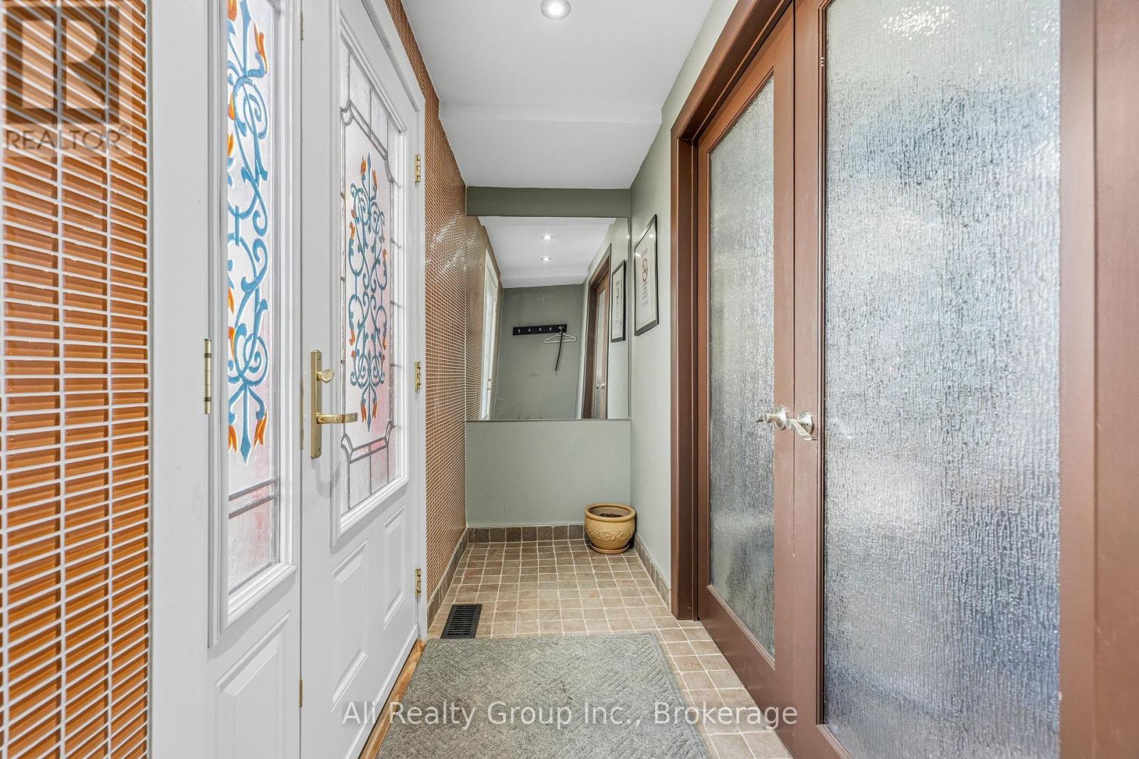 161 Herzberg Road, Ottawa, Ontario  K2K 2Y3 - Photo 11 - X12999078