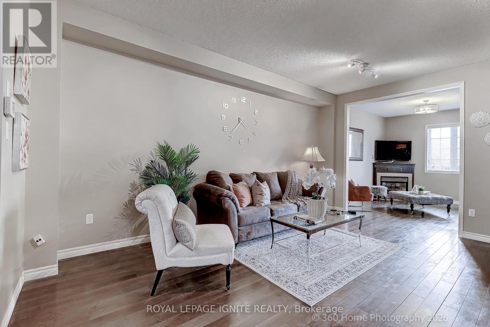 48 Thorp Crescent, Ajax, Ontario  L1T 0G9 - Photo 4 - E12999058