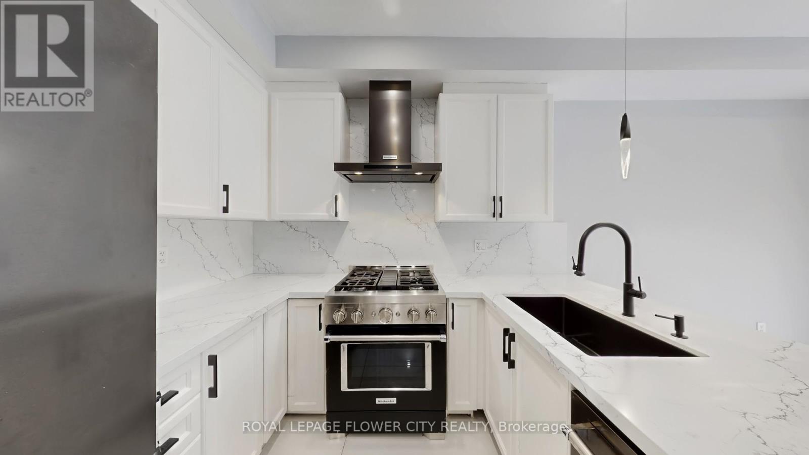 642 Sweetwater Crescent, Newmarket, Ontario  L3X 0H5 - Photo 11 - N12999030