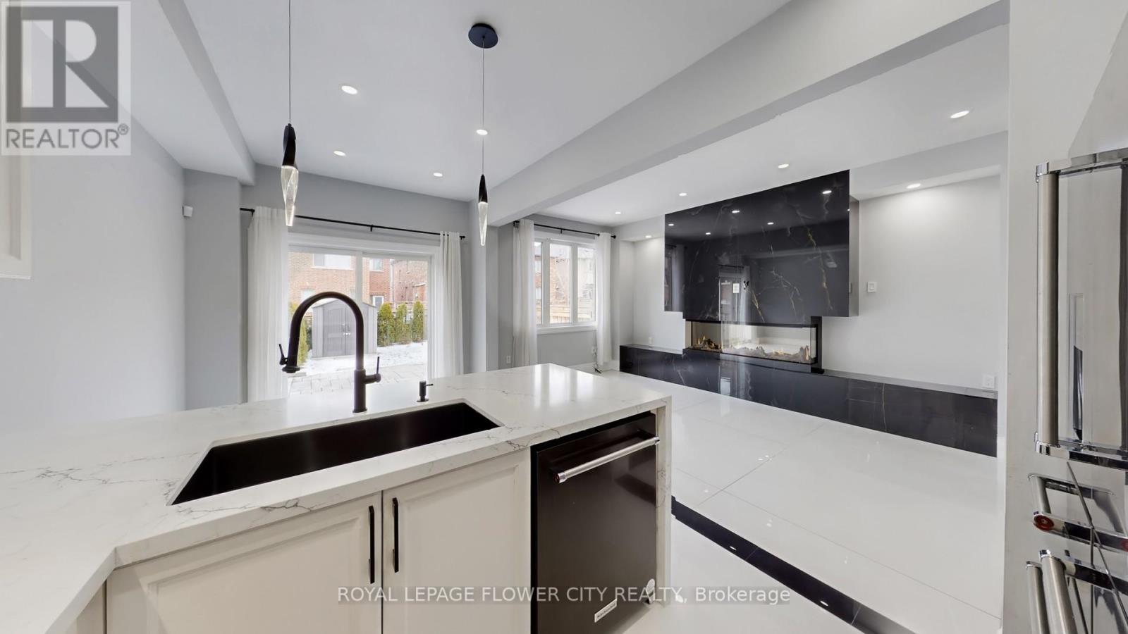 642 Sweetwater Crescent, Newmarket, Ontario  L3X 0H5 - Photo 13 - N12999030