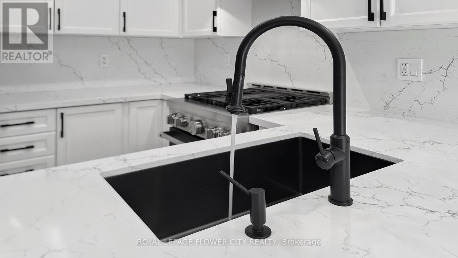 642 Sweetwater Crescent, Newmarket, Ontario  L3X 0H5 - Photo 14 - N12999030