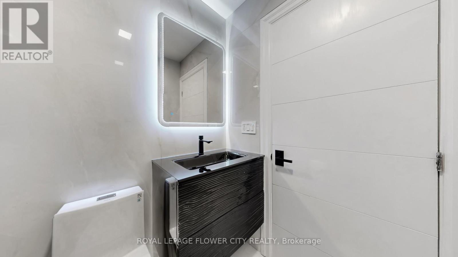 642 Sweetwater Crescent, Newmarket, Ontario  L3X 0H5 - Photo 19 - N12999030