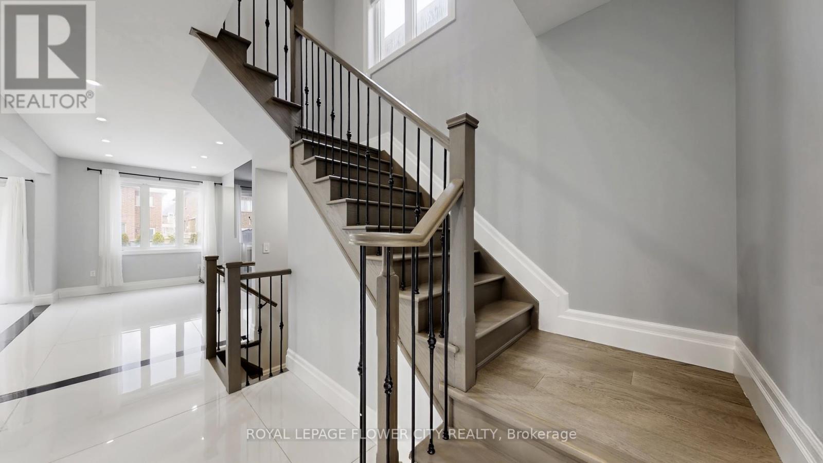 642 Sweetwater Crescent, Newmarket, Ontario  L3X 0H5 - Photo 21 - N12999030