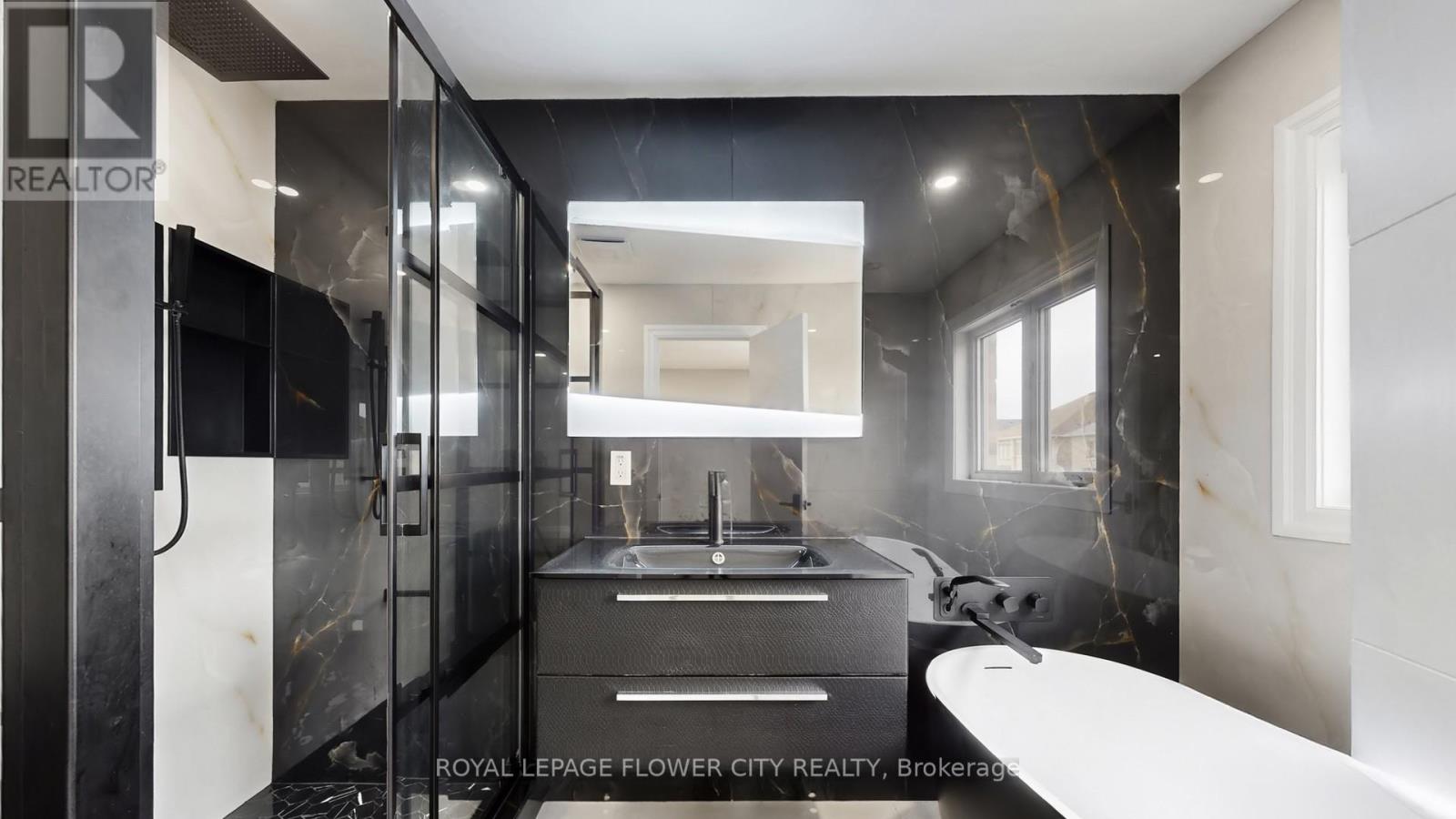 642 Sweetwater Crescent, Newmarket, Ontario  L3X 0H5 - Photo 27 - N12999030