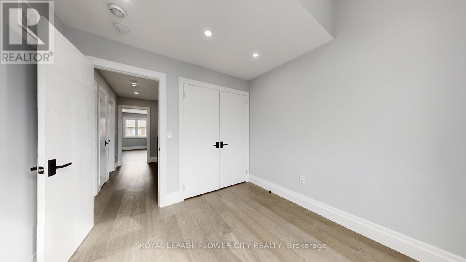 642 Sweetwater Crescent, Newmarket, Ontario  L3X 0H5 - Photo 35 - N12999030