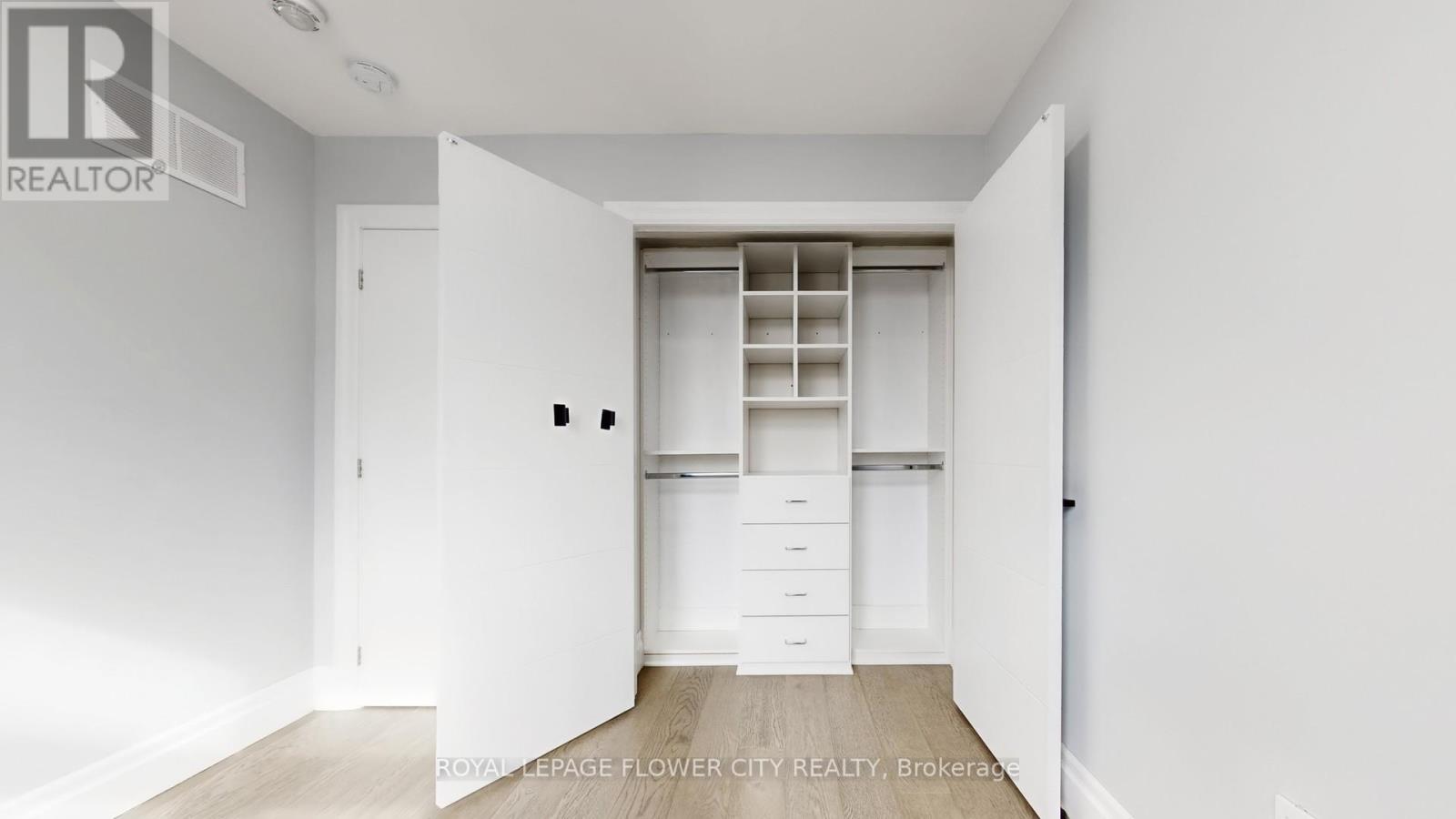 642 Sweetwater Crescent, Newmarket, Ontario  L3X 0H5 - Photo 36 - N12999030