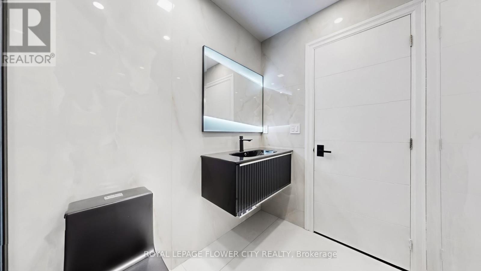 642 Sweetwater Crescent, Newmarket, Ontario  L3X 0H5 - Photo 39 - N12999030