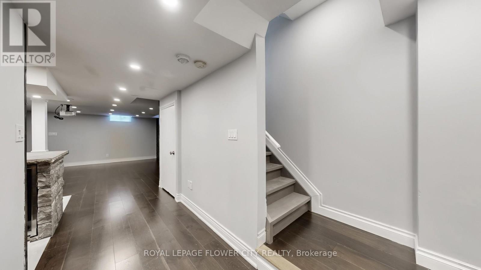 642 Sweetwater Crescent, Newmarket, Ontario  L3X 0H5 - Photo 40 - N12999030