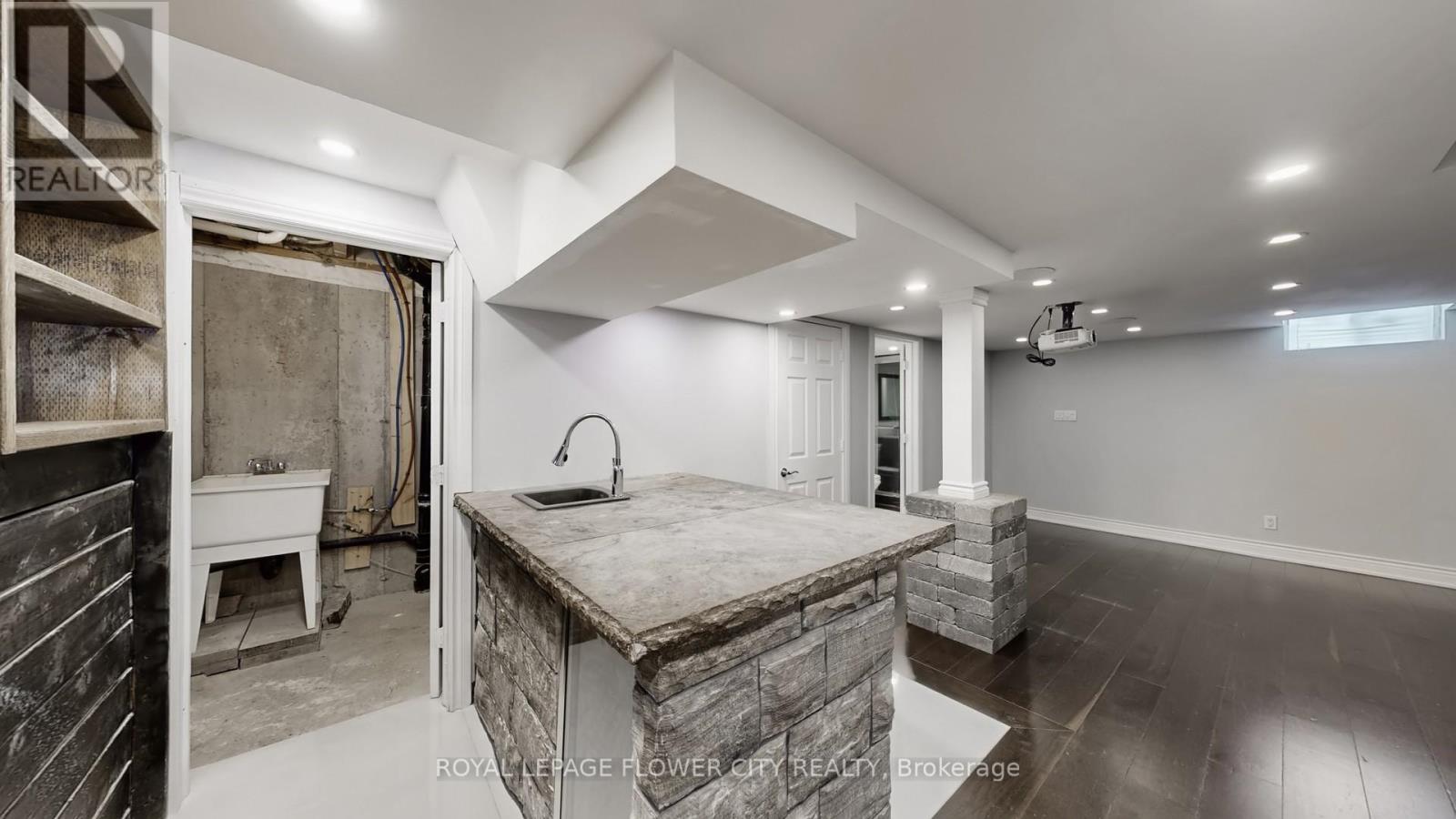 642 Sweetwater Crescent, Newmarket, Ontario  L3X 0H5 - Photo 45 - N12999030