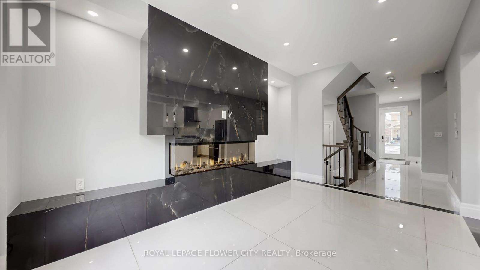 642 Sweetwater Crescent, Newmarket, Ontario  L3X 0H5 - Photo 9 - N12999030