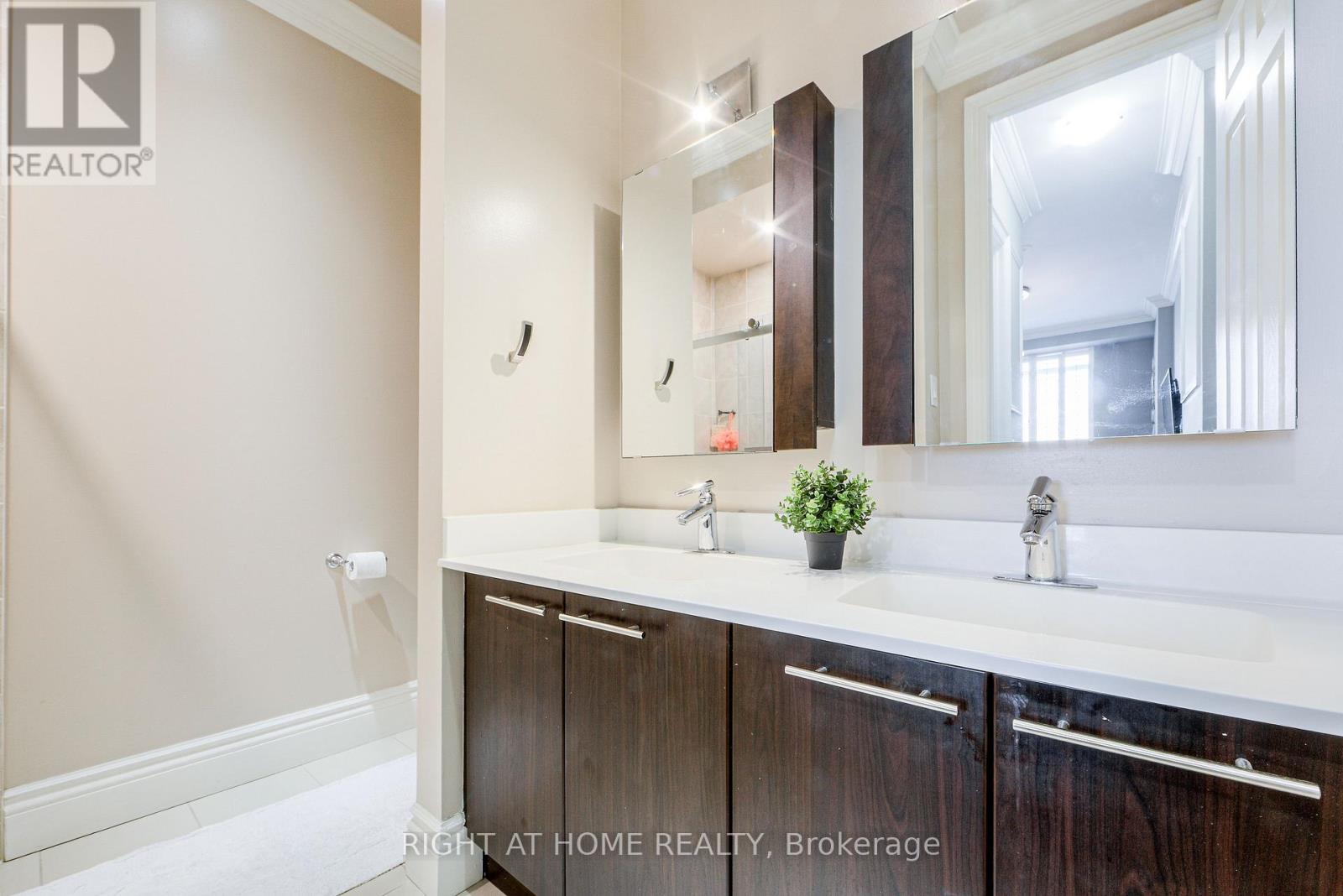 Uph2 - 37 Galleria Parkway, Markham, Ontario  L3T 0A5 - Photo 15 - N12999048