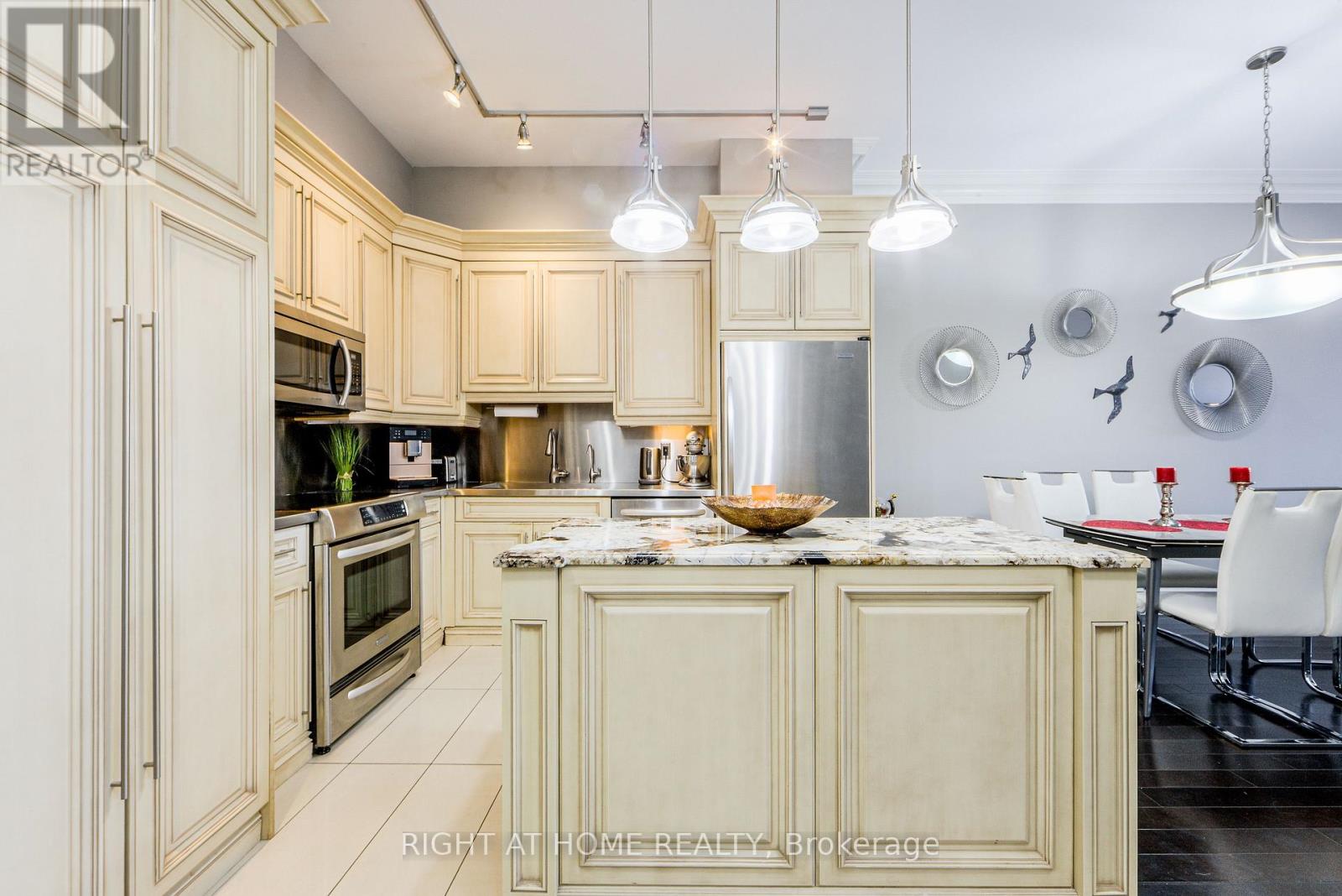 Uph2 - 37 Galleria Parkway, Markham, Ontario  L3T 0A5 - Photo 4 - N12999048