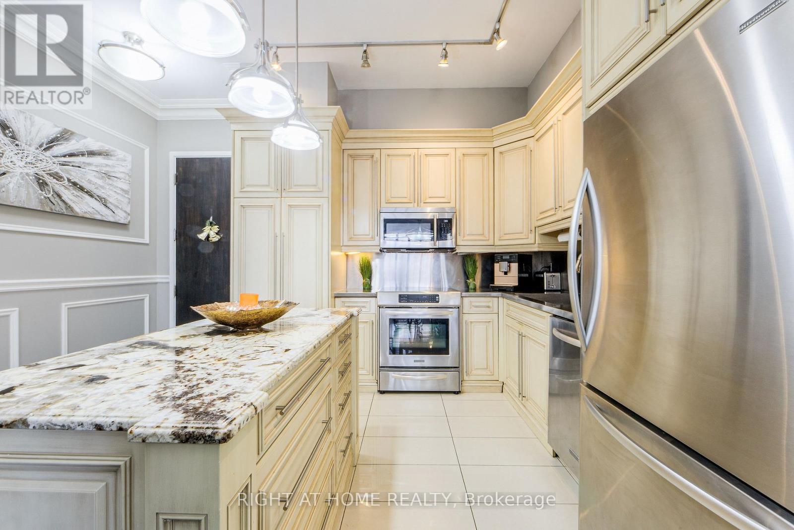 Uph2 - 37 Galleria Parkway, Markham, Ontario  L3T 0A5 - Photo 8 - N12999048