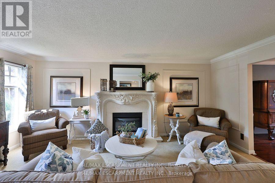 3555 Kingbird Court, Mississauga, Ontario  L5L 2P9 - Photo 5 - W12867160