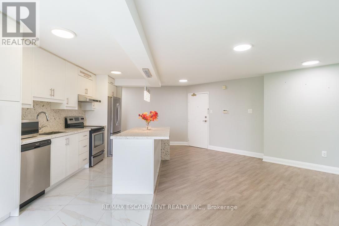 806 - 3650 Kaneff Crescent, Mississauga, Ontario  L5A 4A1 - Photo 13 - W12953086