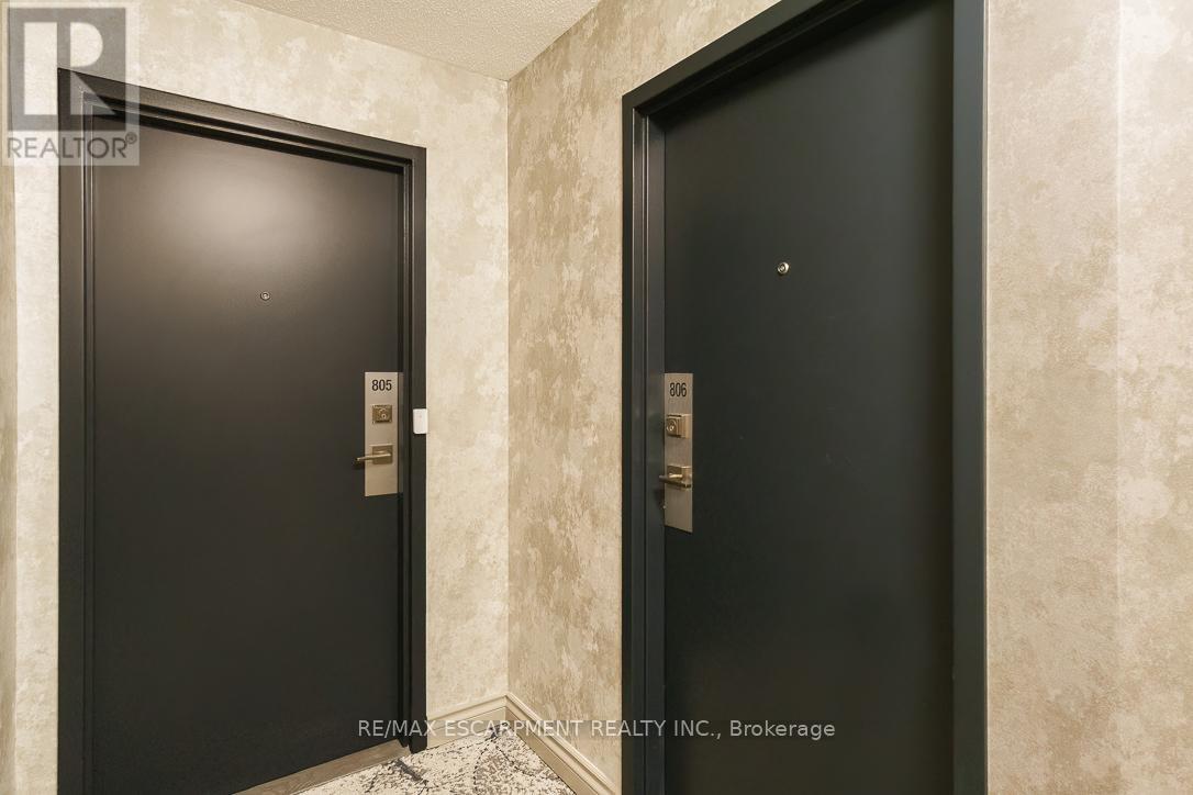 806 - 3650 Kaneff Crescent, Mississauga, Ontario  L5A 4A1 - Photo 3 - W12953086