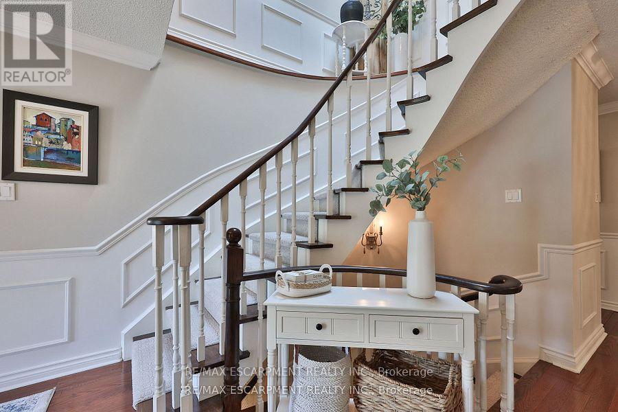 3555 Kingbird Court, Mississauga, Ontario  L5L 2P9 - Photo 16 - W12867160