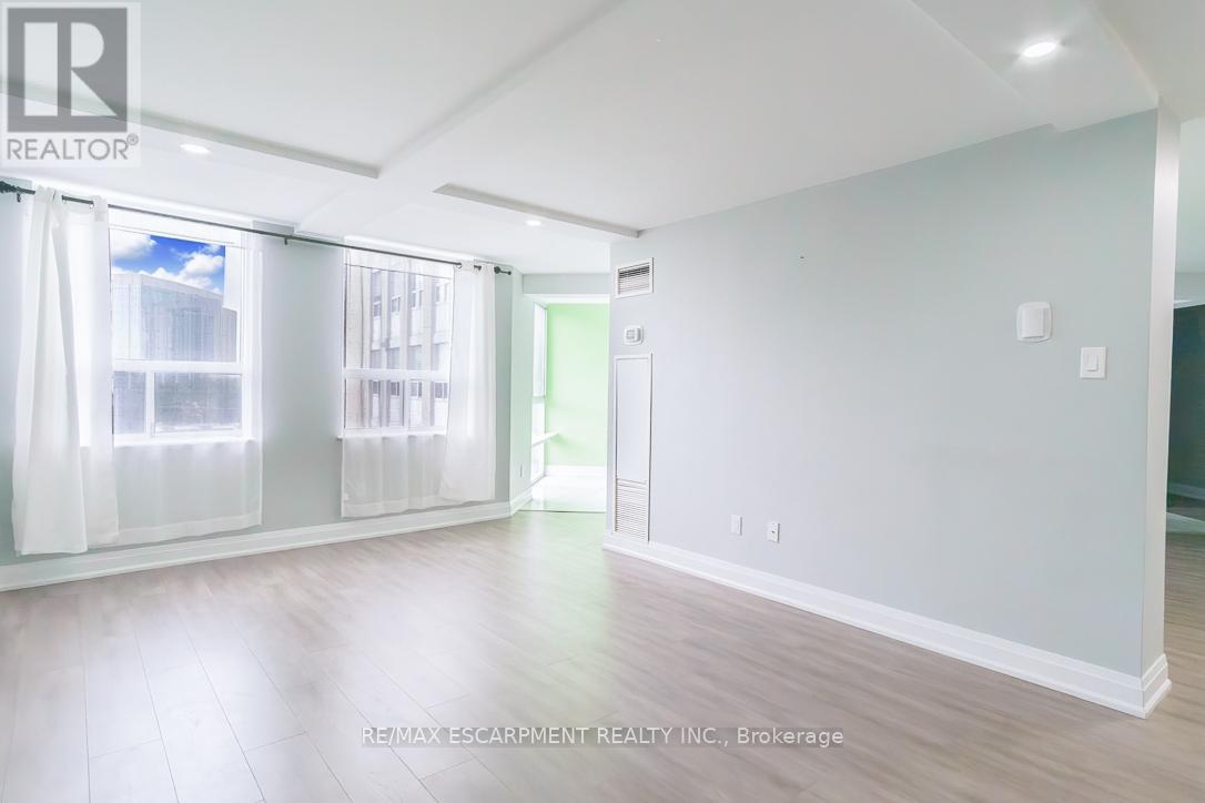 806 - 3650 Kaneff Crescent, Mississauga, Ontario  L5A 4A1 - Photo 15 - W12953086