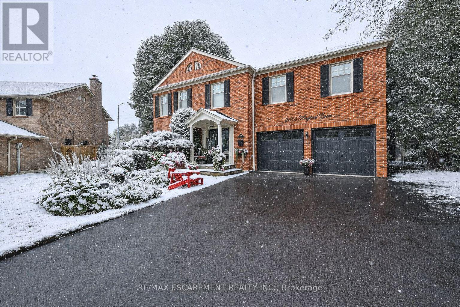 3555 Kingbird Court, Mississauga, Ontario  L5L 2P9 - Photo 2 - W12867160