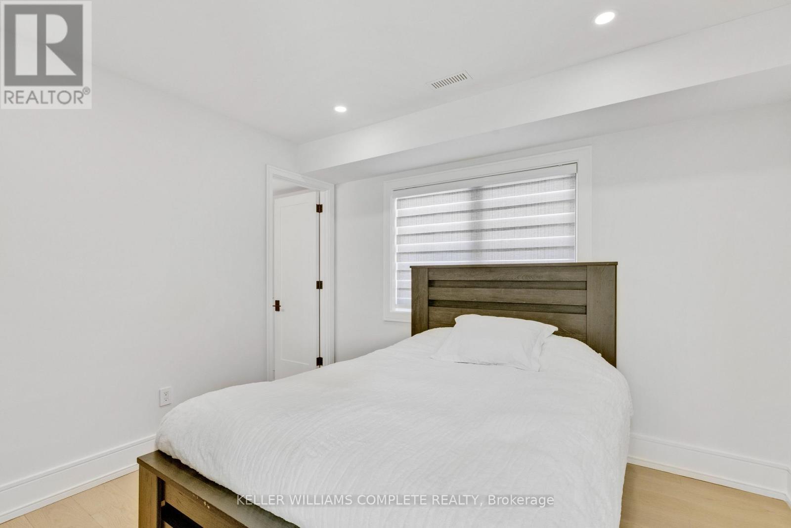 1362 Kenmuir Avenue, Mississauga, Ontario  L5G 4B4 - Photo 19 - W12997440