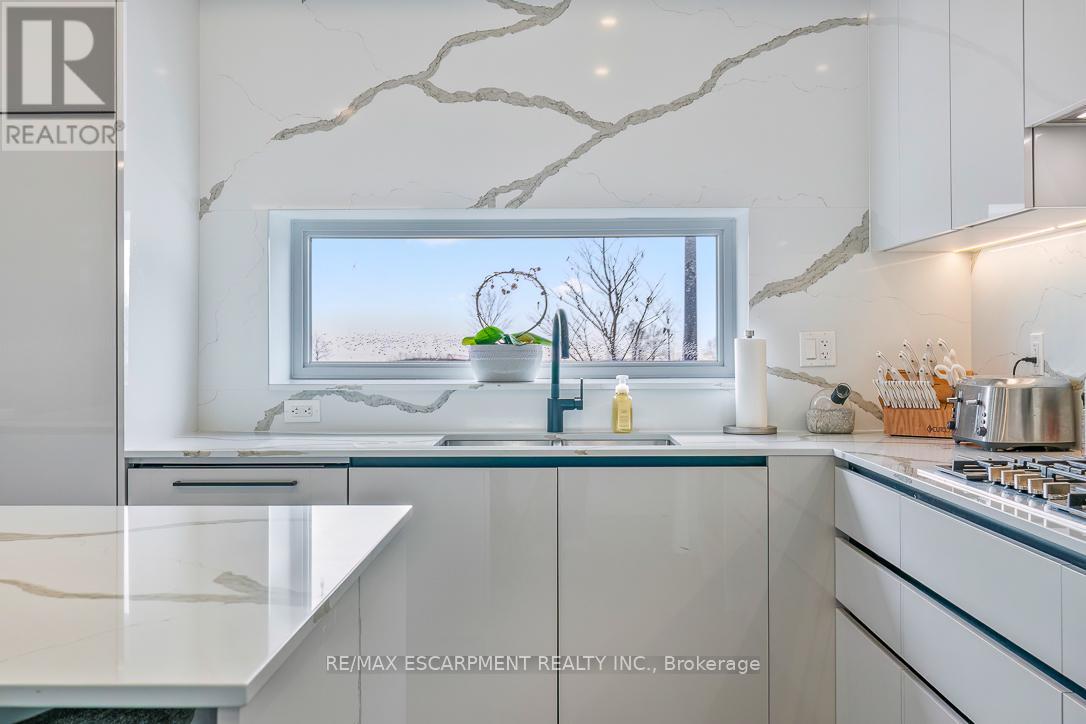 98 - 35 Lou Parson Way, Mississauga, Ontario  L5H 0B2 - Photo 12 - W12983084