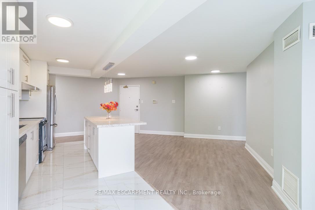 806 - 3650 Kaneff Crescent, Mississauga, Ontario  L5A 4A1 - Photo 12 - W12953086