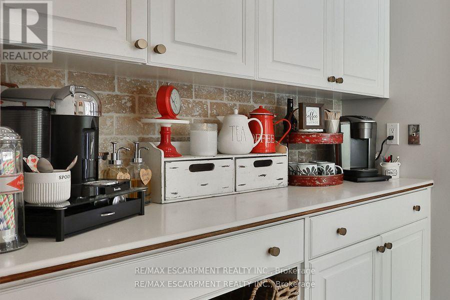 3555 Kingbird Court, Mississauga, Ontario  L5L 2P9 - Photo 11 - W12867160