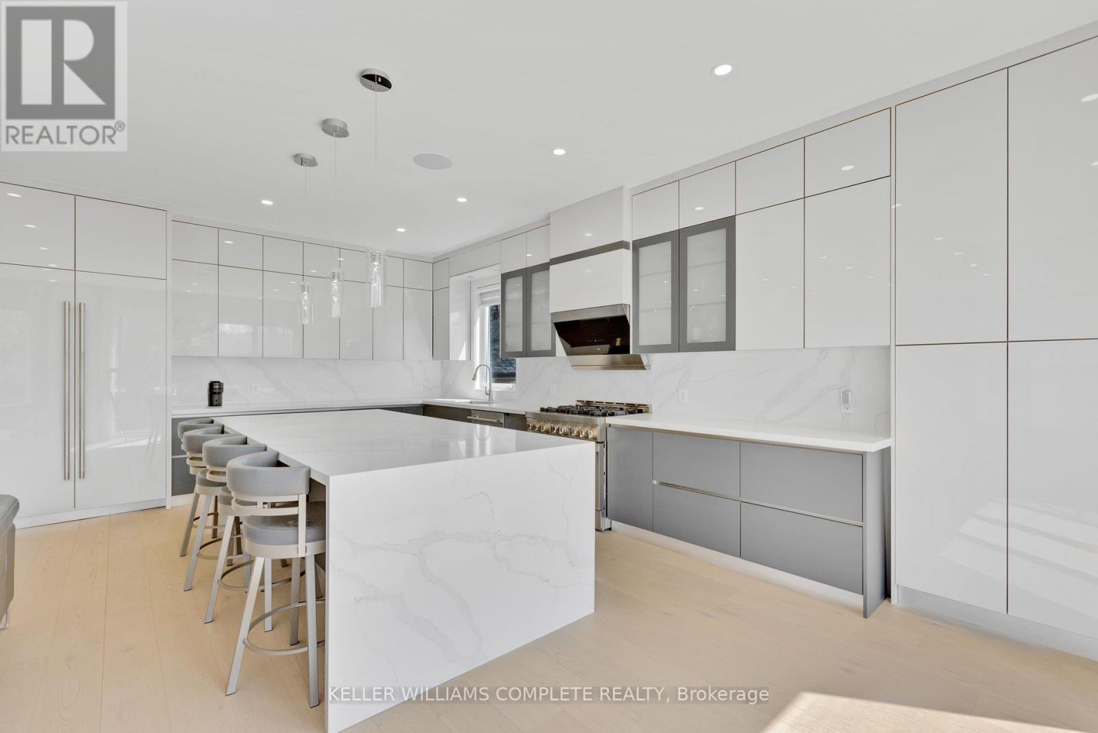 1362 Kenmuir Avenue, Mississauga, Ontario  L5G 4B4 - Photo 5 - W12997440